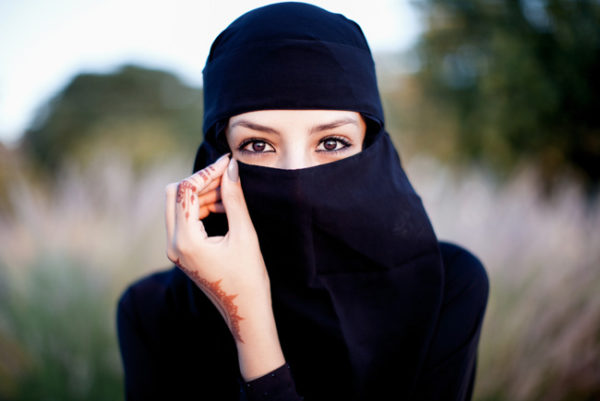 Resultado de imagem para imagens corpo de mulher coberto com véu